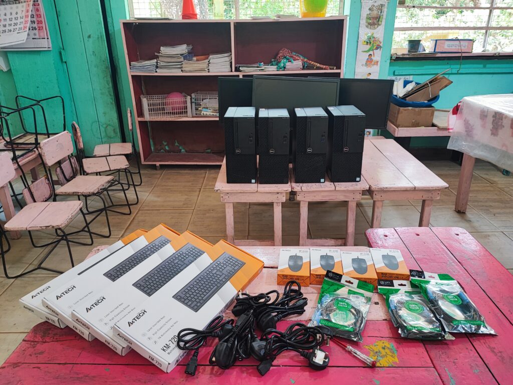 Computer donation to Parakrama primary school